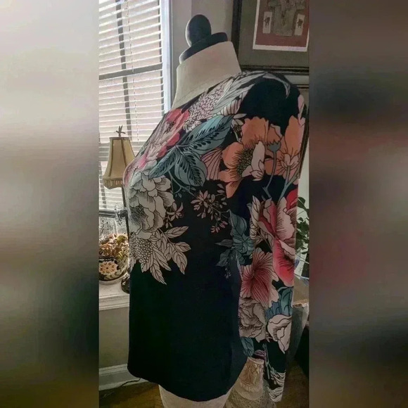 Charter Club Women's Floral Top Size L - Picture 3 of 16